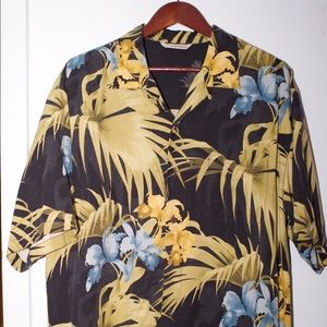 Men’s Tommy Bahama Short Sleeve Shirt - Large